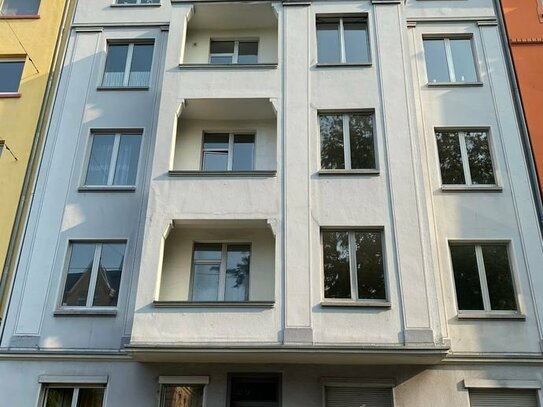 Renovierte Erdgeschosswohnung mit Balkon
