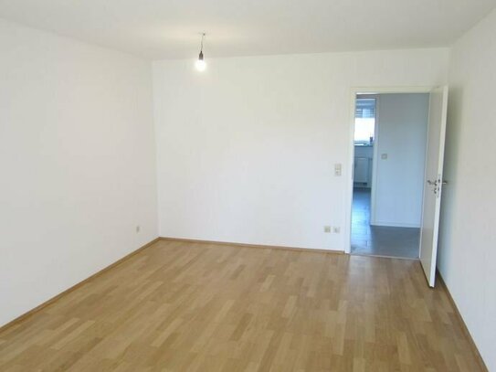 Provisionsfrei und sofort verfügbar! Moderne und renovierte EG-Wohnung mit Stellplatz in Eggenstein!