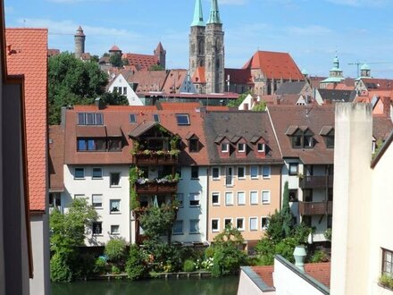 Nürnberg Altstadt: top 4-Zimmerwohnung mit Blick zur Kaiserburg; Einbauküche; Parkett; 2 Badezimmer; ab sofort verfügbar