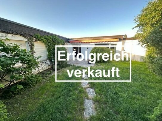 Eleganter 60er Jahre Atrium-Bungalow mit wunderschön eingewachsenem Garten