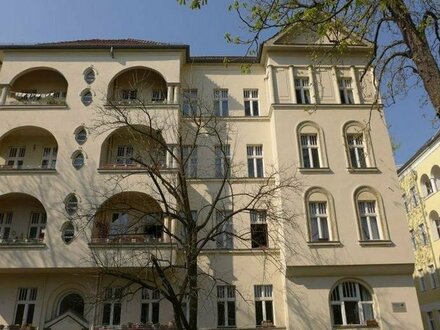 vermietete Altbauwohnung mit Loggia