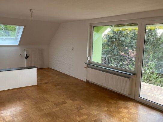 Schöne große 4 Zimmer Wohnung mit Balkon