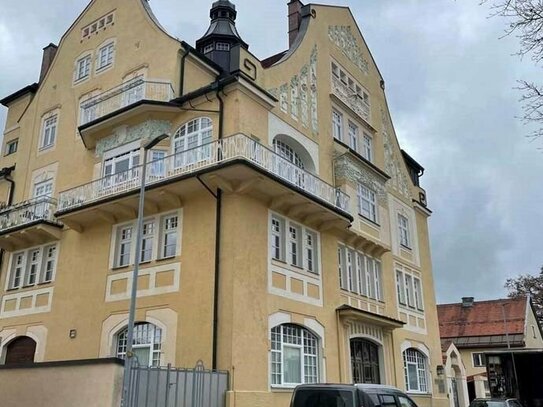 Frisch sanierte Wohnung mit großzügigem Balkon in zentraler Lage von Traunstein!
