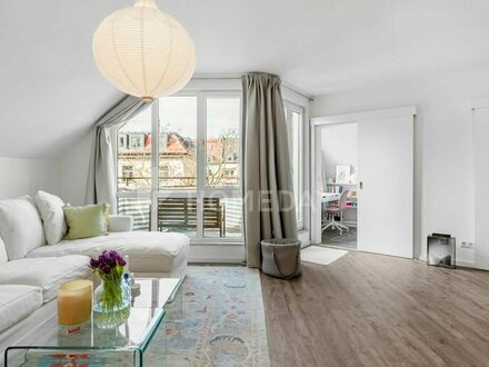 In der zentralen Maxvorstadt: DG-Wohnung mit Balkon, Tageslichtbad, Stellpl. und Fußbodenheizung
