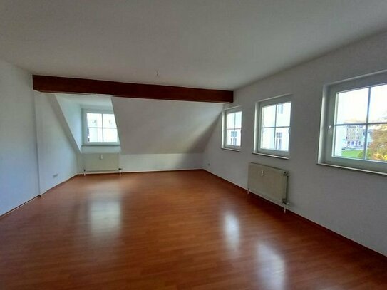 geräumige 3,5 Zimmer Wohnung im 2. OG am Markt Crimmitschau