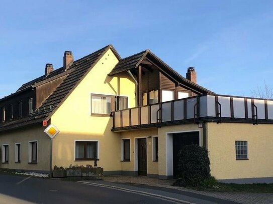 Einfamilienhaus mit schöner Dachterrasse, großem Nebengebäude und extra Gartengrundstück!