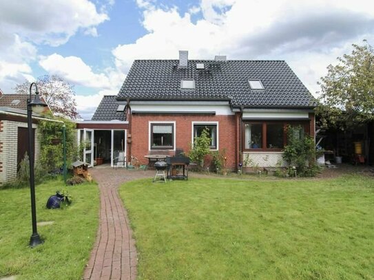 Energetisch sicher in die Zukunft: Einfamilienhaus mit Garten, Terrasse und 2 Garagen