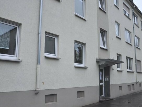 Brühl: Solide vermietete 2-Zimmer-Wohnung mit Südbalkon in Schlossparknähe!