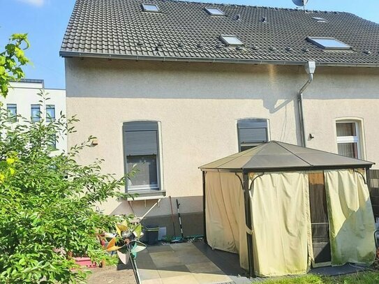 Doppelhaushälfte (teilweise modernisiert) mit Garten auf Kaufgrundstück in Recklinghausen-Ost!