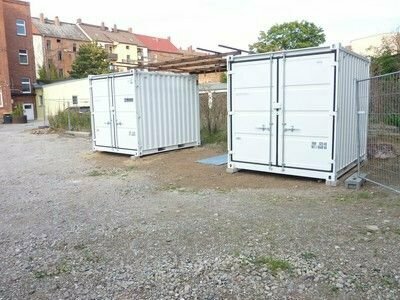 - Container im Gewerbepark -