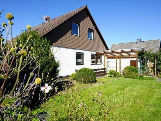 Traumhaftes Raumangebot: Zweifamilienhaus mit großem Garten in Fallersleben