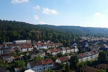 2022 Sanierte 2,5 Zimmer Wohnung mit Schöne blick in Stuttgart