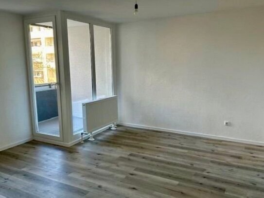 2-Raum Wohnung Erstbezug nach Kernsanierung mit Balkon