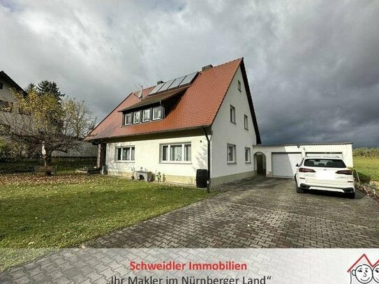 Top 2-Familienhaus mit herrlichem Grundstück, Doppelgarage, u.v.m. in Lauf-Bullach