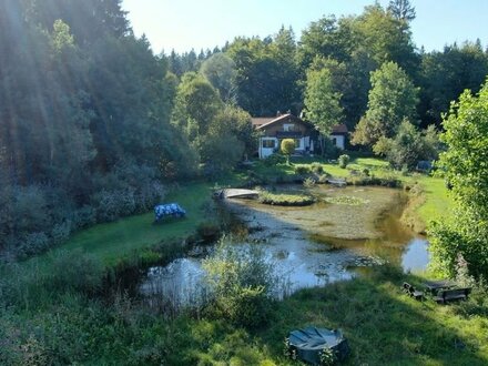 Traumhaftes Landhaus mit eigenem Teich bei Tutzing!