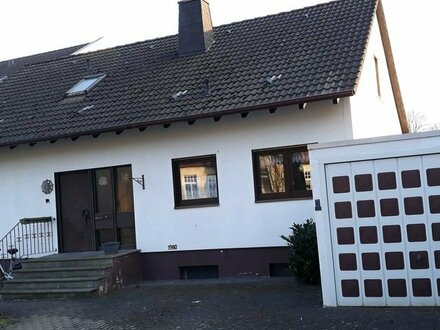 ...interessantes, freistehendes 1 Fam.-Haus mit 5 Schlafzimmer !