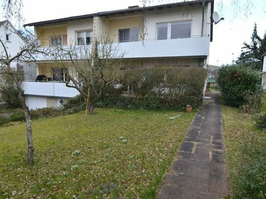 Gepflegte, zuverlässig vermietete DHH, u. a. mit Terrasse, Balkon u. Gartengrundstück in stadtnaher, ruhiger Wohnlage