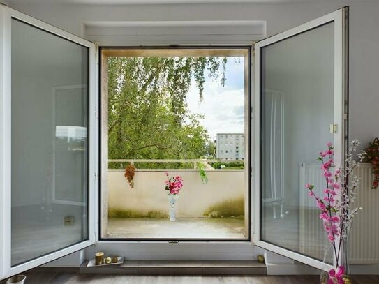 helle 2-Zimmer-Wohnung im 2. OG mit Balkon