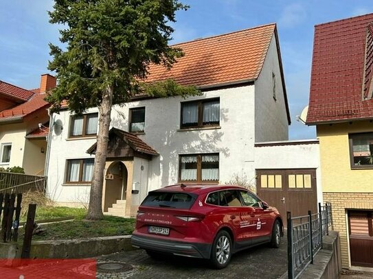 Ausbaufähiges Einfamilienhaus mit viel Grün