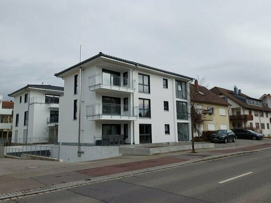 Neubauwohnung 2. OG im 3-Familienhaus , Ziegel Massivbauweise, keine Maklerprovision