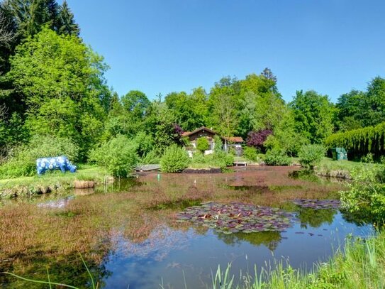Traumhaftes Landhaus mit eigenem Teich bei Tutzing!
