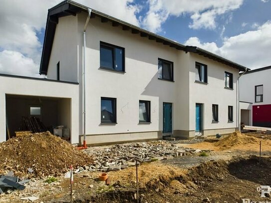 FAST FERTIG!!! Moderne und energieeffiziente Doppelhaushälfte als Neubauprojekt in Kelz