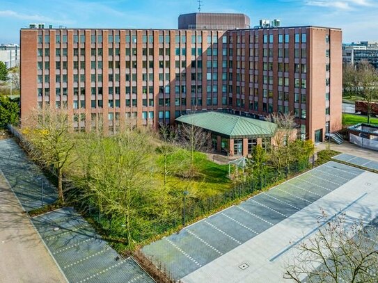 Revitalisierung! Moderne Büroflächen auf großem Grundstück mit einladendem Gartenbereich