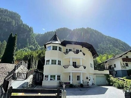 Österreich Tirol-Pitztal / St. Leonhard: Imposantes Einfamilienhaus mit Einliegerwohnung und zauberhaftem Südgarten zu…