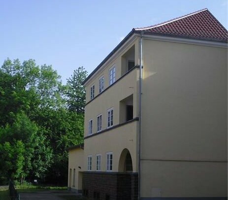 Schicke 2-Raumwohnung in Stadtnähe mit Balkon, EBK und Stellplatz zu vermieten!