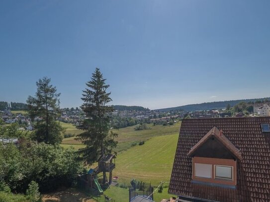 Viel Platz für Moderne mit Stil - 3,5 Zimmer Dachstudio mit Schwarzwaldblick