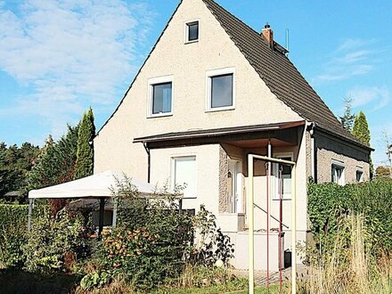 Einfamilienhaus im Grünen mit freiem Blick über das Feld, in Wald- und Badesee-Nähe