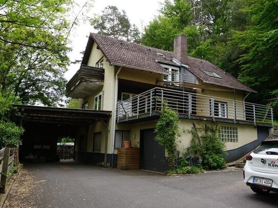 Großzügiges Haus mit Halle in Ortsrandlage. Keine Käuferprovision!