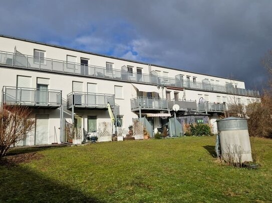 Wunderschöne, helle, und renovierte 3-Zimmer-Wohnung mit Balkon und 2 x TG in Metten zu verkaufen