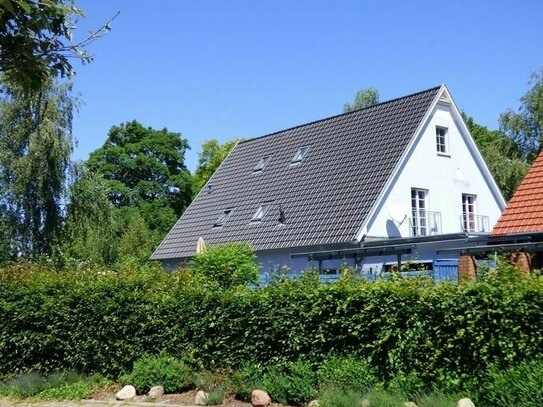 Wohnung und 400 m² Grundstück / Garten