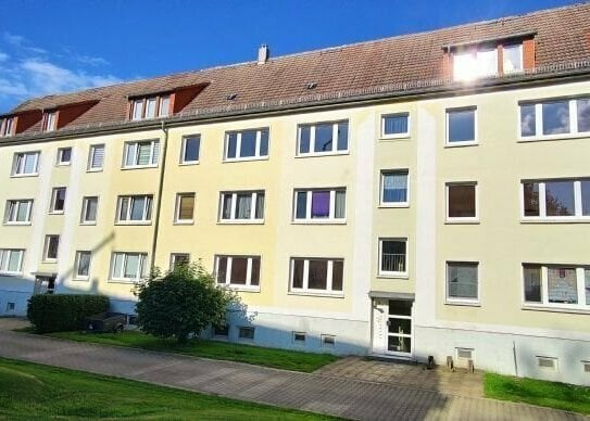 Frei verfügbare DG-Wohnung in Groitzsch mit EBK