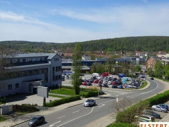 Ab sofort im Zentrum wohnen! Renovierte Räume // Aufzug // Balkon // Guter Schnitt!