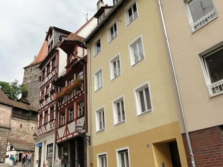 3 Zimmer, Altstadt-St. Sebald, 3. OG unterhalb der Burg!