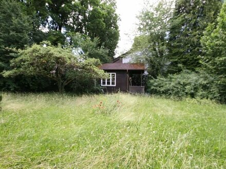 Grundstück mit Altbestand in ruhiger und gut angebundener Lage in Stockdorf