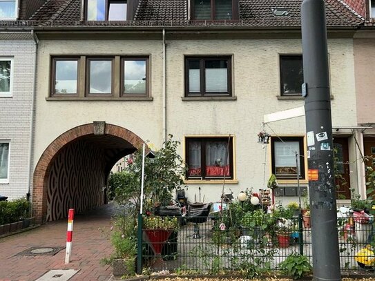 Großzügige 4-Zimmer-Etagenwohnung mit Balkon in Bremen-Gröpelingen