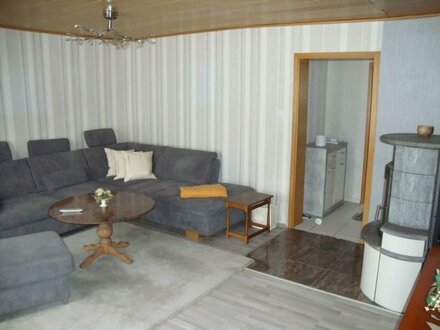 Teil-möblierte 2,5-Zimmer-Wohnung in Fuldatal-Ihringshausen mit Balkon