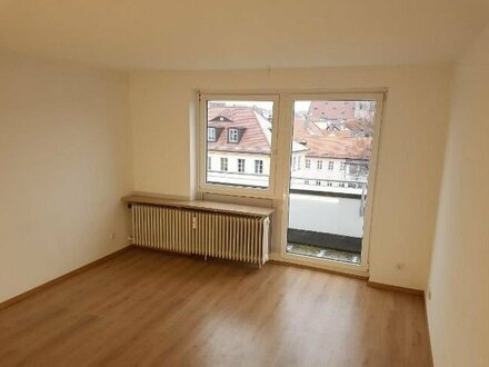 2-Zi Wohnung mit Balkon ~ direkt im Zentrum ~ Balkon ~ Lift ~ geeignet für Studenten ~ 4.OG ~ ab sofort frei!