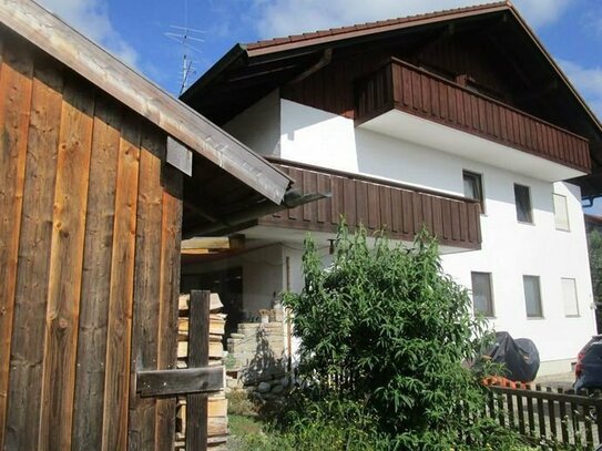 * Aktuell vermietet: Attraktive 2 Zim-Dachgeschoss-Wohnung in ruhiger Lage, mit Balkon & Bergblick
