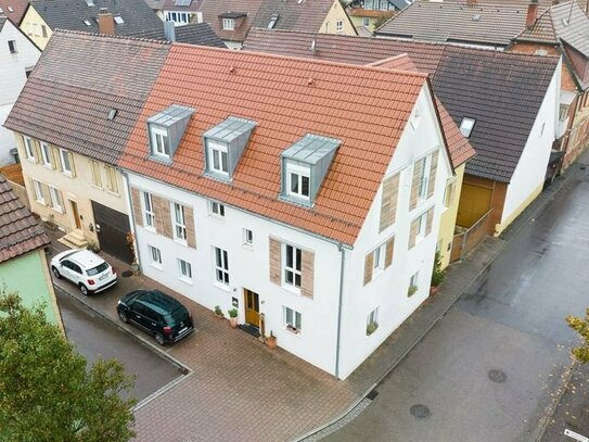 Modernes Mehrfamilienhaus (3 Wohnungen) mit zwei großen Scheunen direkt in Lauffen a. Neckar