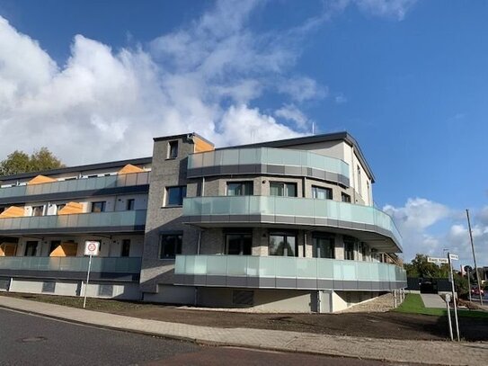 Toller Neubau in Pinneberg! Traumwohnung mit großem Balkon und 2 Stellplätzen