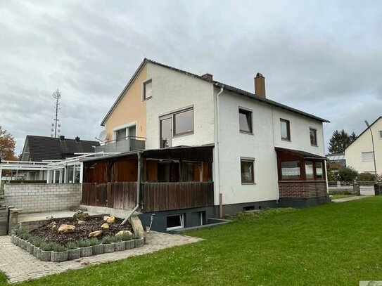 Doppelhaushälfte mit großem Garten und Pool im Zentrum von Neuburg-Heinrichsheim