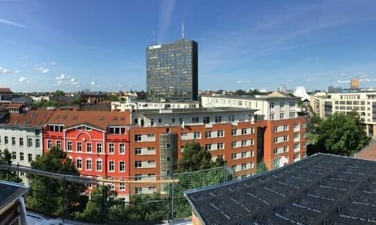 Dachgeschoss mit Privatfahrstuhl, EBK, Sauna und Pool mit Blick über Berlin in Bestlage