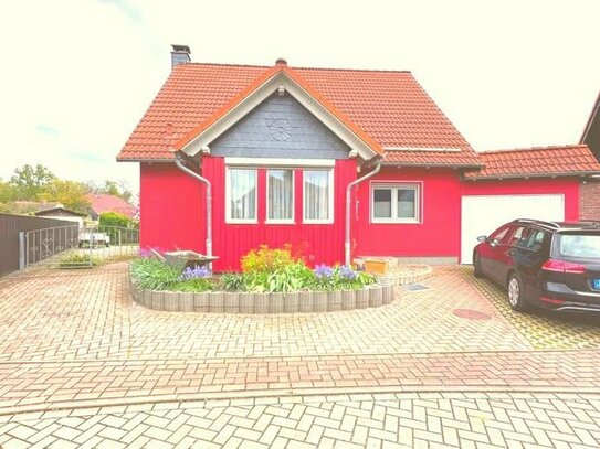 Schönes Einfamilienhaus mit sonnigem Garten und Garage