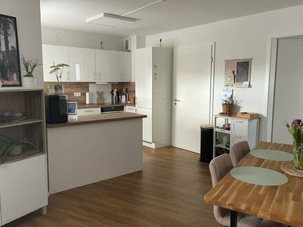 Zentrale und moderne 3 Zimmer Wohnung mit Fahrstuhl ab sofort frei