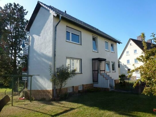 Fuldatal-Ihringshausen: 5-Zimmer-Maisonette-Wohnung mit Balkon, zentral in ruhiger Seitenstraße