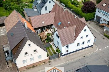 Charmantes Einfamilienhaus mit reichlich Platz in Helmsheim!!